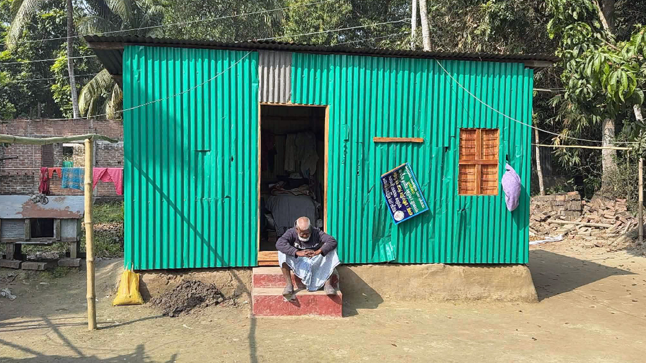 তারেক রহমানের উপহার পাওয়া অন্ধ গফুরের বাড়িতে হামলা