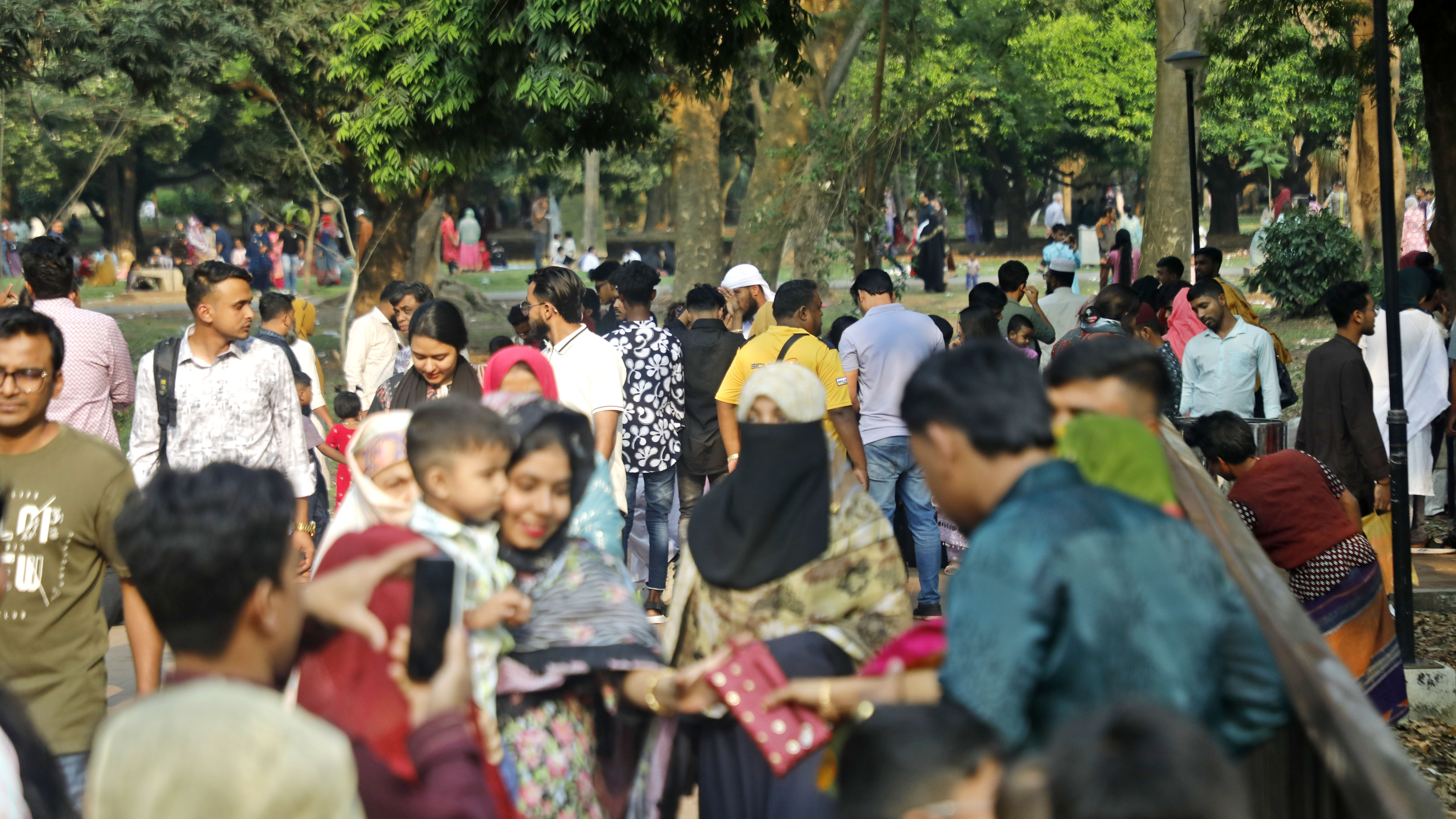 শেষ হয়নি ঈদের আমেজ