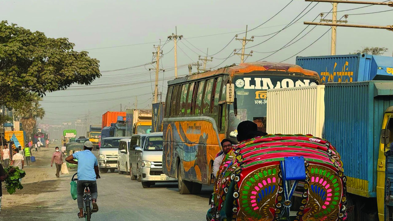 ঈদযাত্রায় ঢাকা-সিলেট মহাসড়কে ভোগান্তি