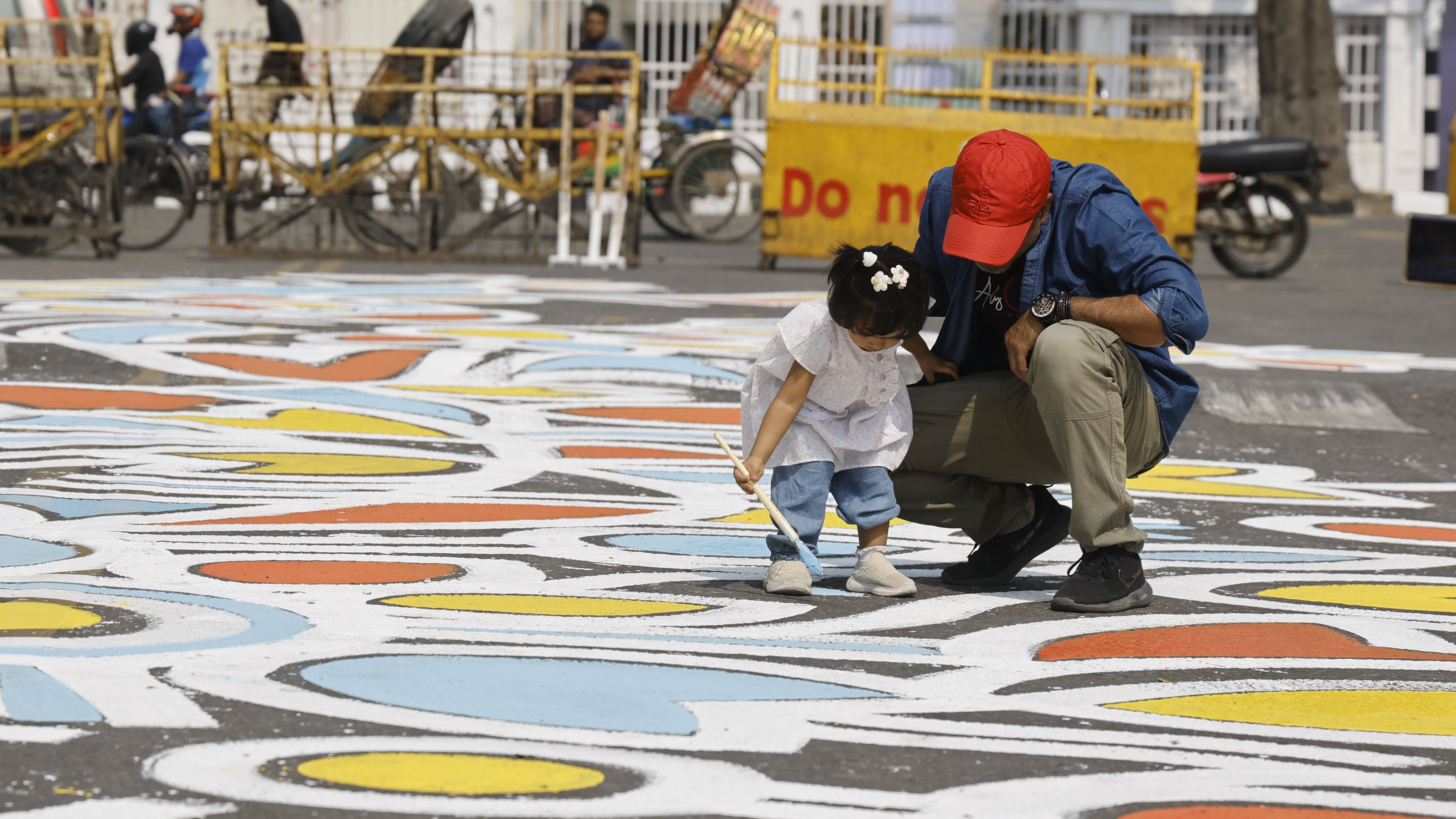 শহীদ মিনারে আল্পনা