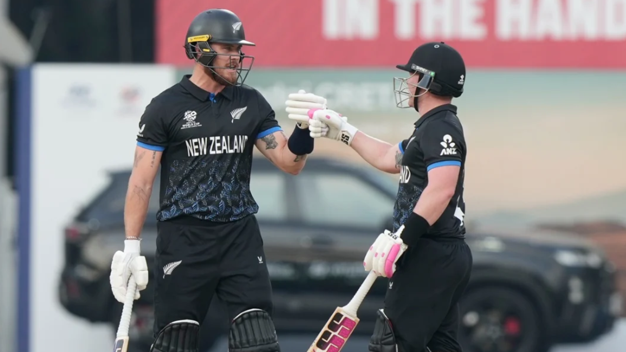 রেকর্ড জুটিতে ১০ উইকেটে জিতলো নিউজিল্যান্ড