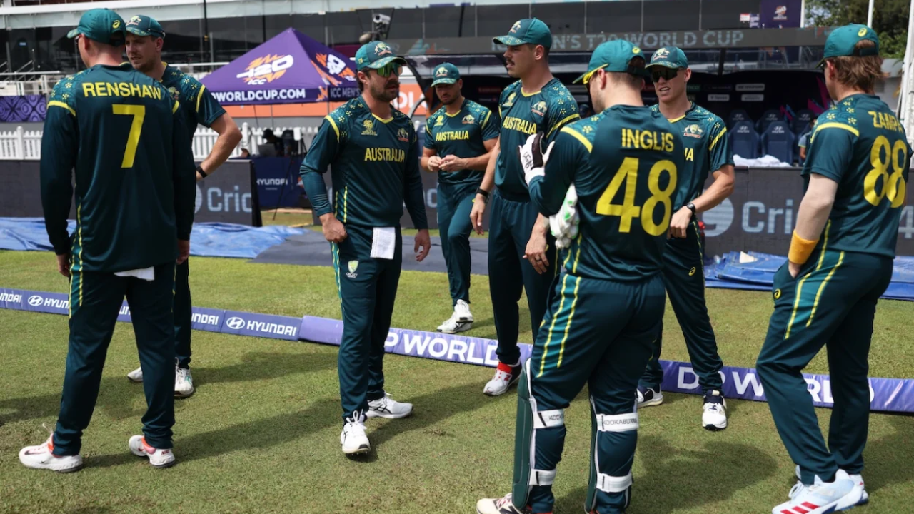 জিম্বাবুয়ের কাছে হেরে চাপে অস্ট্রেলিয়া