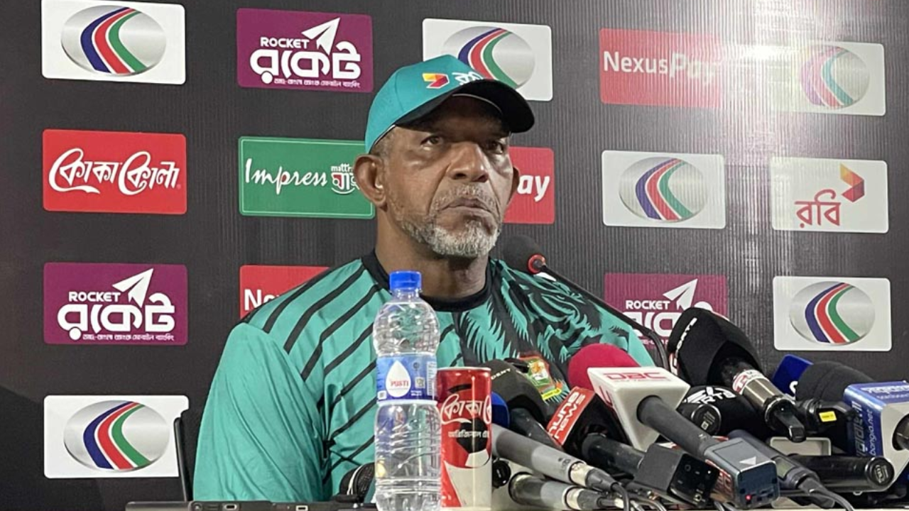 পাকিস্তান সিরিজে ভালো উইকেটের প্রত্যাশা সিমন্সের