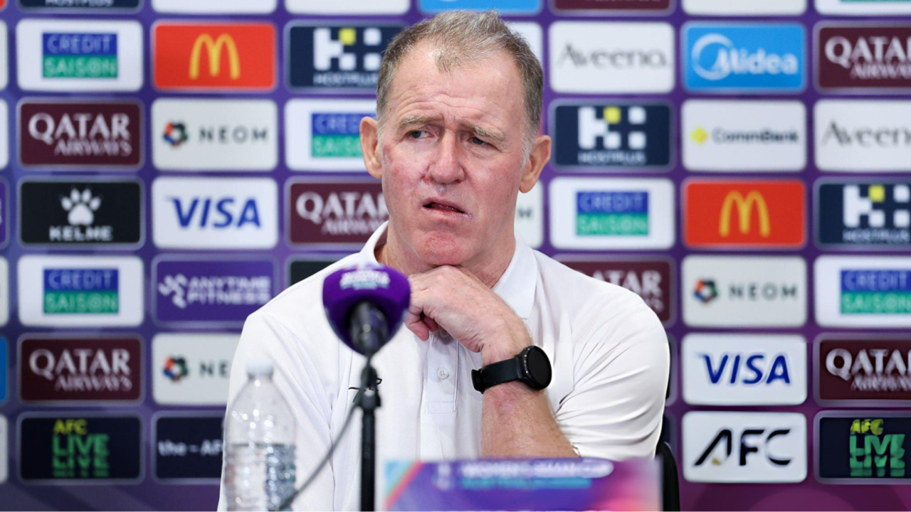 কোচের দায়িত্ব ছাড়ার ইঙ্গিত বাটলারের