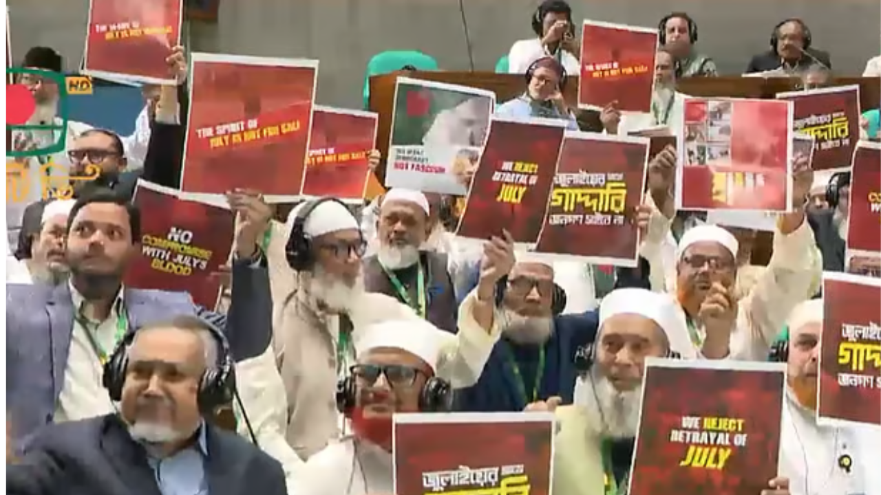 সংসদের প্রথম দিনেই বিরোধী দলের ওয়াকআউট, মাইক বিকল ও অস্বস্তি