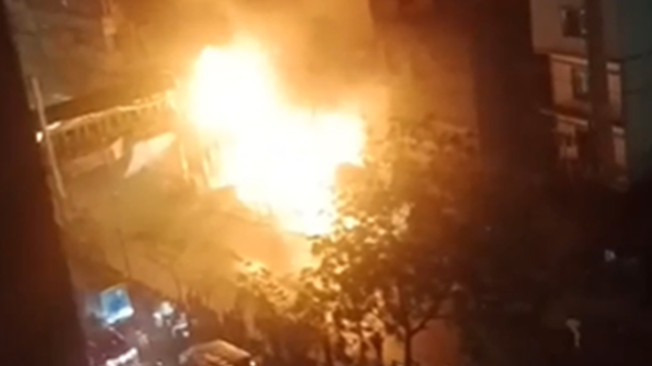 নদ্দায় দোকানে ভয়াবহ আগুন