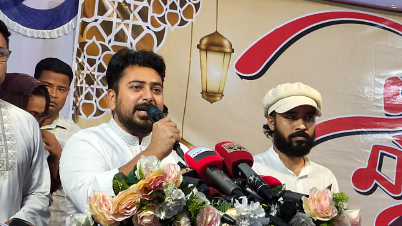 রাষ্ট্রপতিকে অপসারণ ও গ্রেপ্তারের দাবি নাহিদ ইসলামের