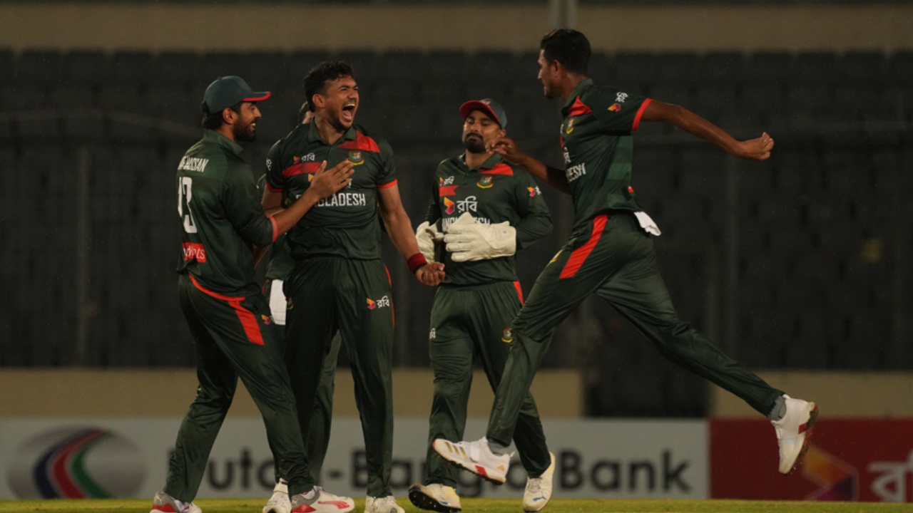 শেষ মুহূর্তের নাটকীয়তায় সিরিজ জিতলো বাংলাদেশ