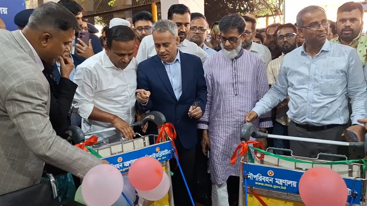 যাত্রীরা স্বস্তিদায়ক ভ্রমণ করতে পারবে: নৌমন্ত্রী