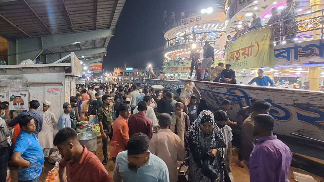 ঈদের আগে চেনা রূপে সদরঘাট, ঘরমুখো মানুষের ভিড়