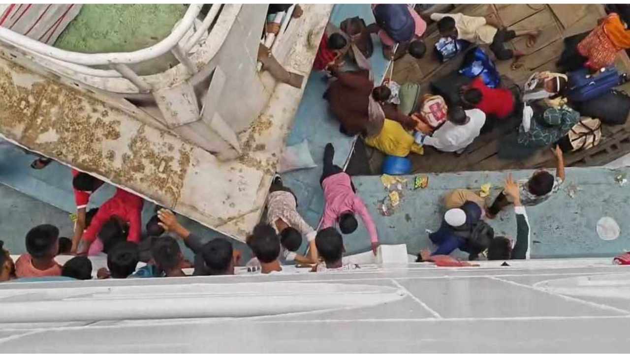 সদরঘাটে দুই লঞ্চের চাপায় এক যাত্রী নিহত