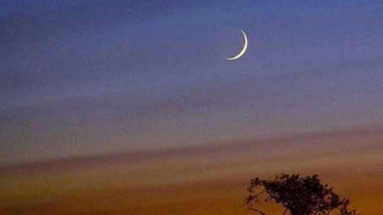 দেশের আকাশে দেখা গেছে চাঁদ, শনিবার ঈদ