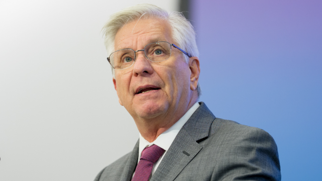 ‘ইরানের সঙ্গে যুদ্ধ দীর্ঘস্থায়ী হলে ধস নামবে মার্কিন অর্থনীতিতে’