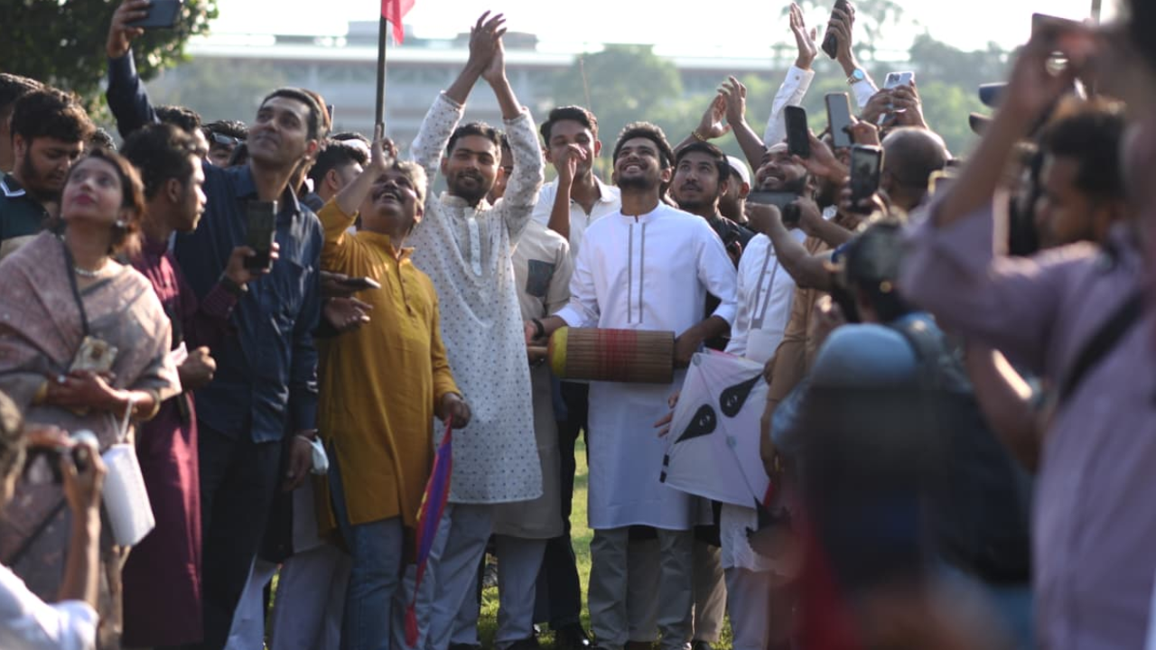ঘুড়ি উৎসবে উপস্থিত ছিলেন এনসিপির মুখপাত্র আসিফ মাহমুদ সজীব ভূঁইয়া
