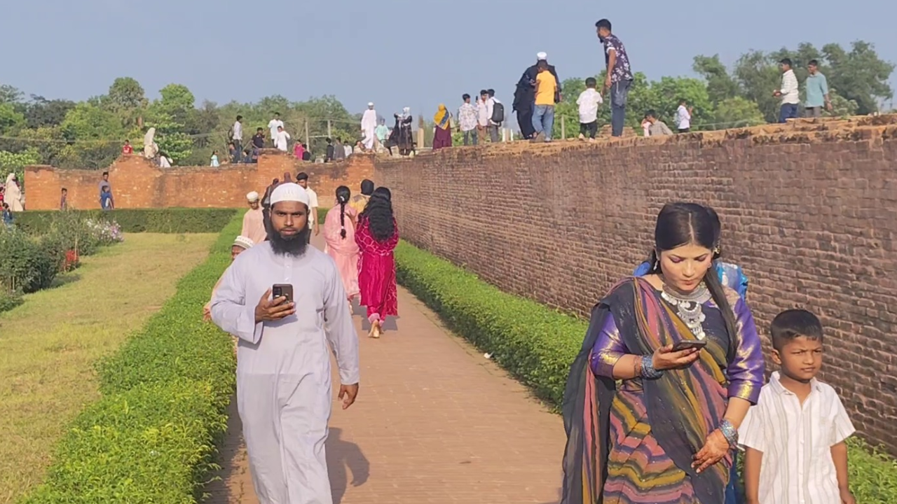 কুমিল্লার পর্যটন স্পট ও বিনোদন কেন্দ্রগুলোতে ভিড়