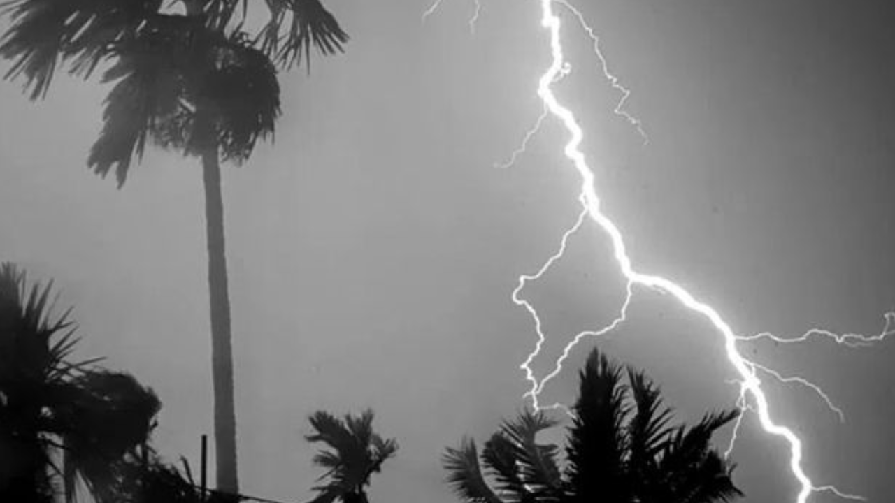 দেশের বিভিন্ন অঞ্চলে ঝড়-বজ্রসহ বৃষ্টির আভাস