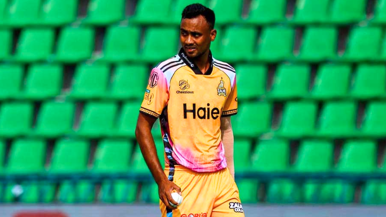 পিএসএল অভিষেকে খরুচে বোলিং শরিফুলের