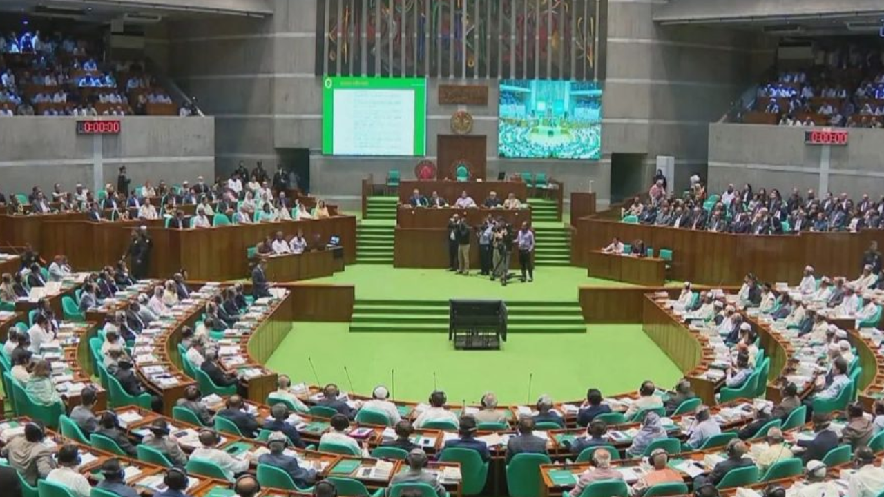 এমপিরাও পাম্পে ঘুরে তেল পাচ্ছেন না, সংসদে ক্ষোভ