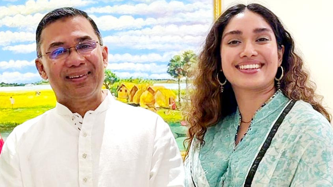 মেয়ে জাইমা রহমানকে নিয়ে সিনেমা দেখতে গেলেন প্রধানমন্ত্রী