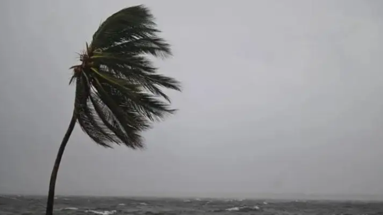 রাজধানীসহ পাঁচ অঞ্চলে ৬০ কিমি বেগে ঝড়ের আভাস