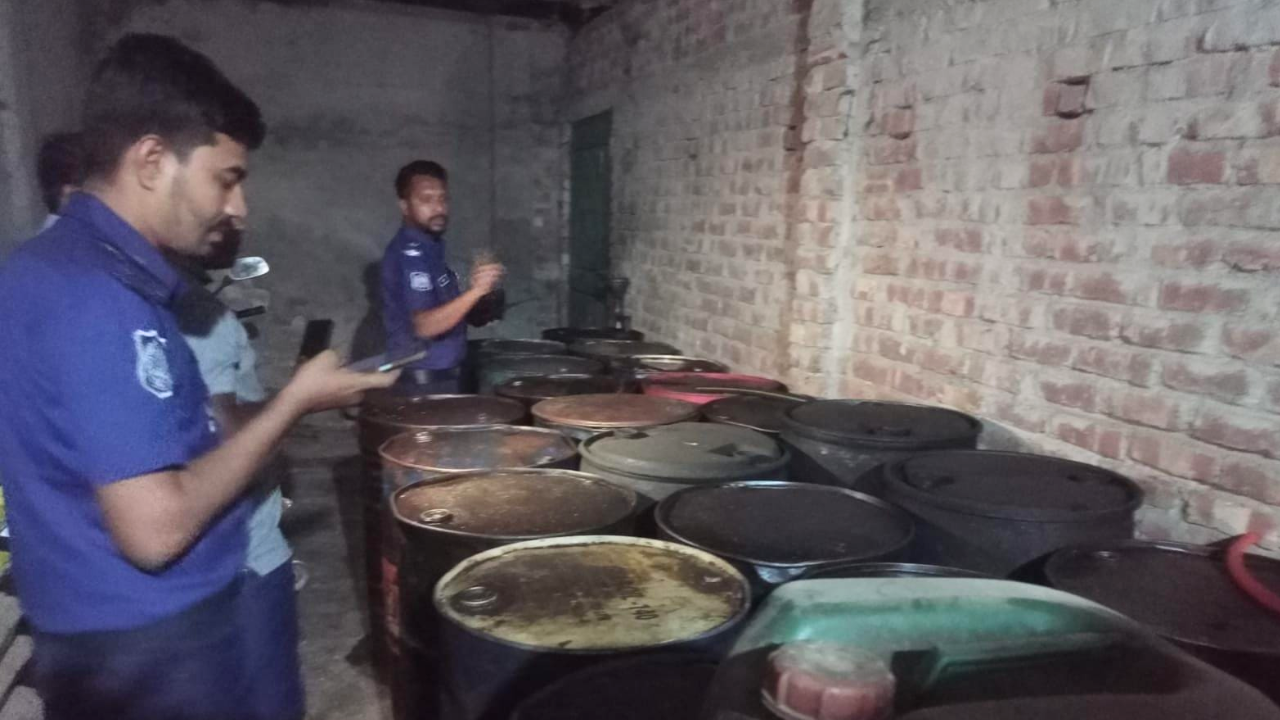 ৪৩০০ লিটার ডিজেল জব্দ, ২০ হাজার টাকা জরিমানা