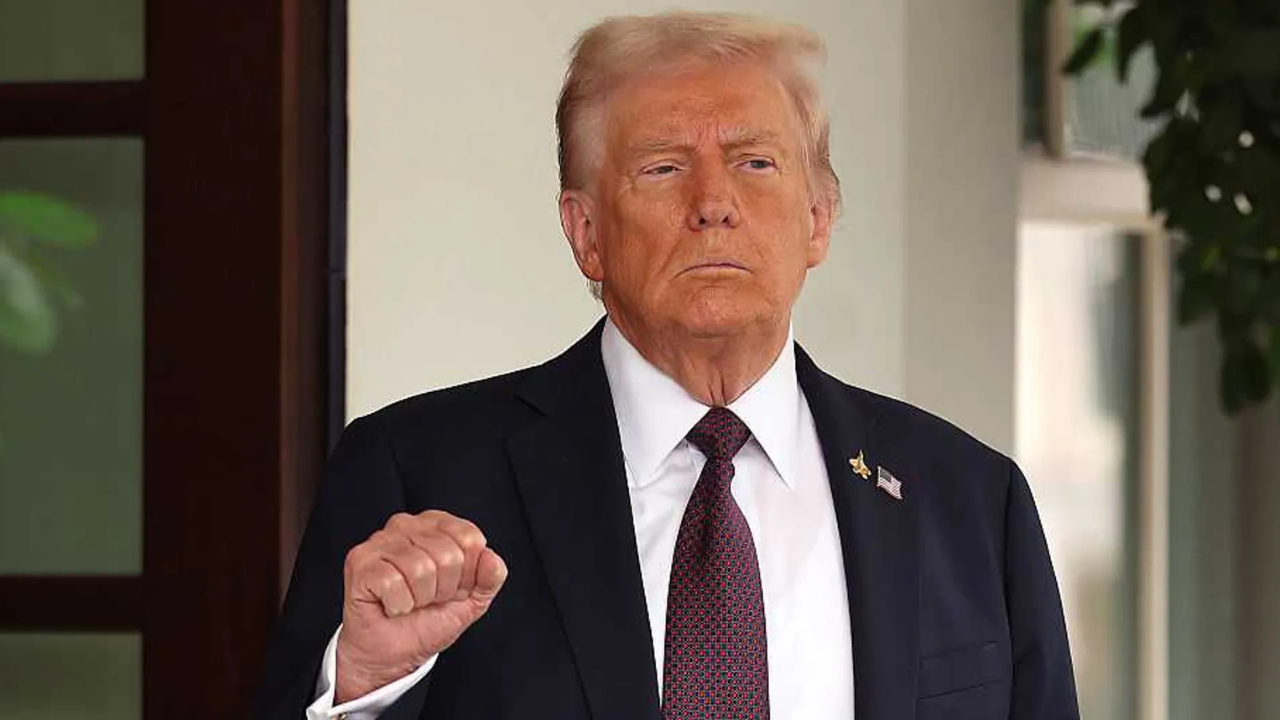 আলোচনা ব্যর্থ হলে আবার ইরানে হামলার হুমকি ট্রাম্পের