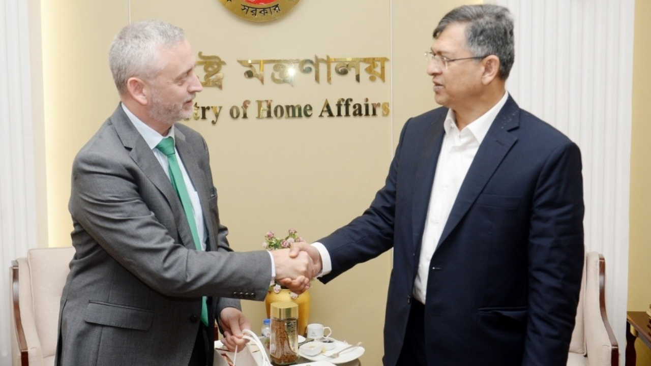 স্বরাষ্ট্রমন্ত্রীর সঙ্গে ইইউ রাষ্ট্রদূতের সাক্ষাৎ