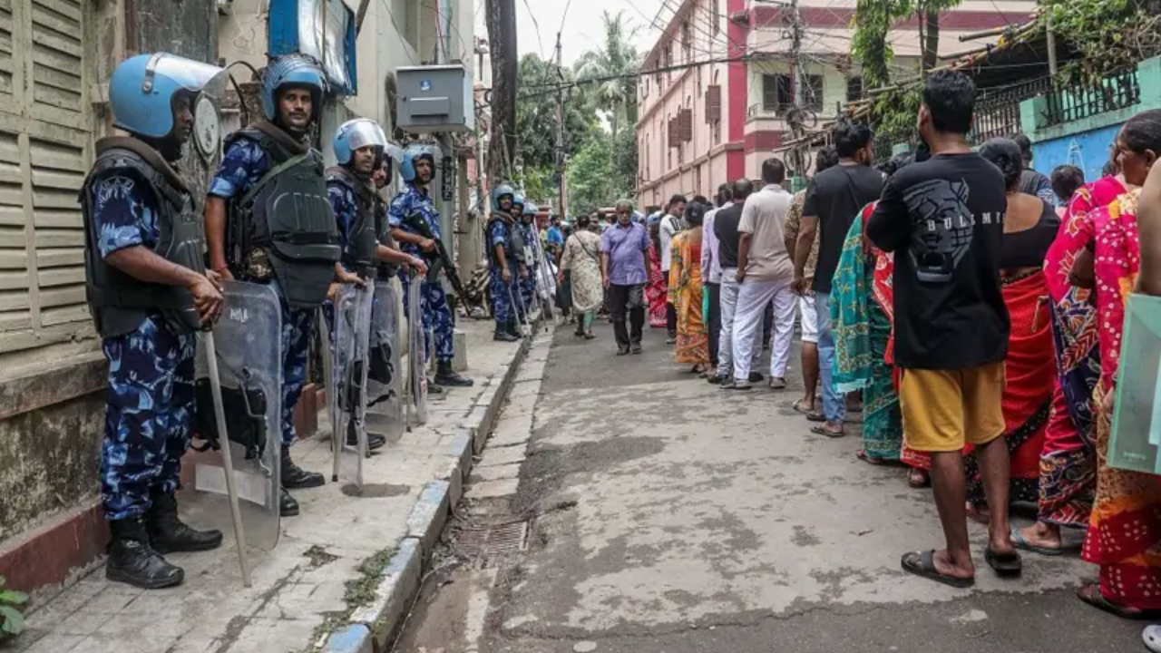 বিজেপি না তৃণমূল কংগ্রেস কে যাচ্ছে ক্ষমতায় জানা যাবে সোমবার