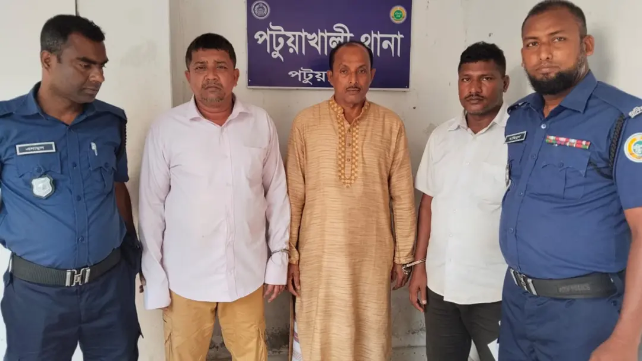 পটুয়াখালীতে হানি ট্রাপে ফেলে টাকা আদায়. বিএনপি নেতাসহ গ্রেপ্তার ৩