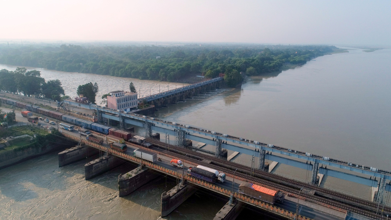 গঙ্গার পানিবণ্টন চুক্তির মোড়ে দাঁড়িয়ে বাংলাদেশ-ভারত সম্পর্ক