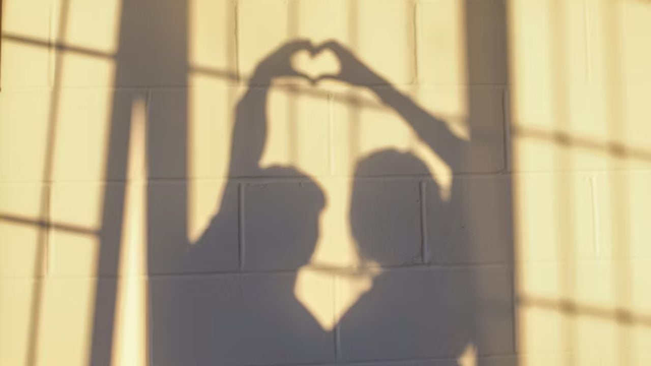 কেউ আপনাকে সত্যিই ভালোবাসে কিনা যেভাবে বুঝবেন