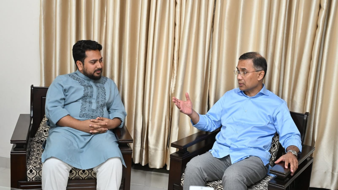 এনসিপি নেতা নাহিদের বাসায় তারেক রহমান