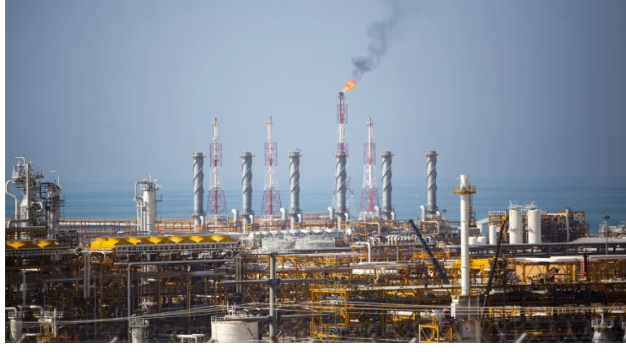 জ্বালানি স্থাপনায় আবার হামলা হলে কোনো ছাড় না দেওয়ার হুঁশিয়ারি ইরানের