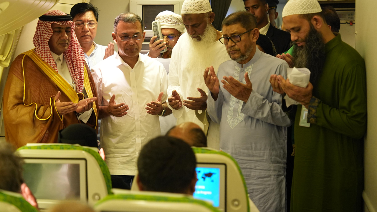 হজ ফ্লাইট উদ্বোধন করে দেশের জন্য দোয়া চাইলেন প্রধানমন্ত্রী