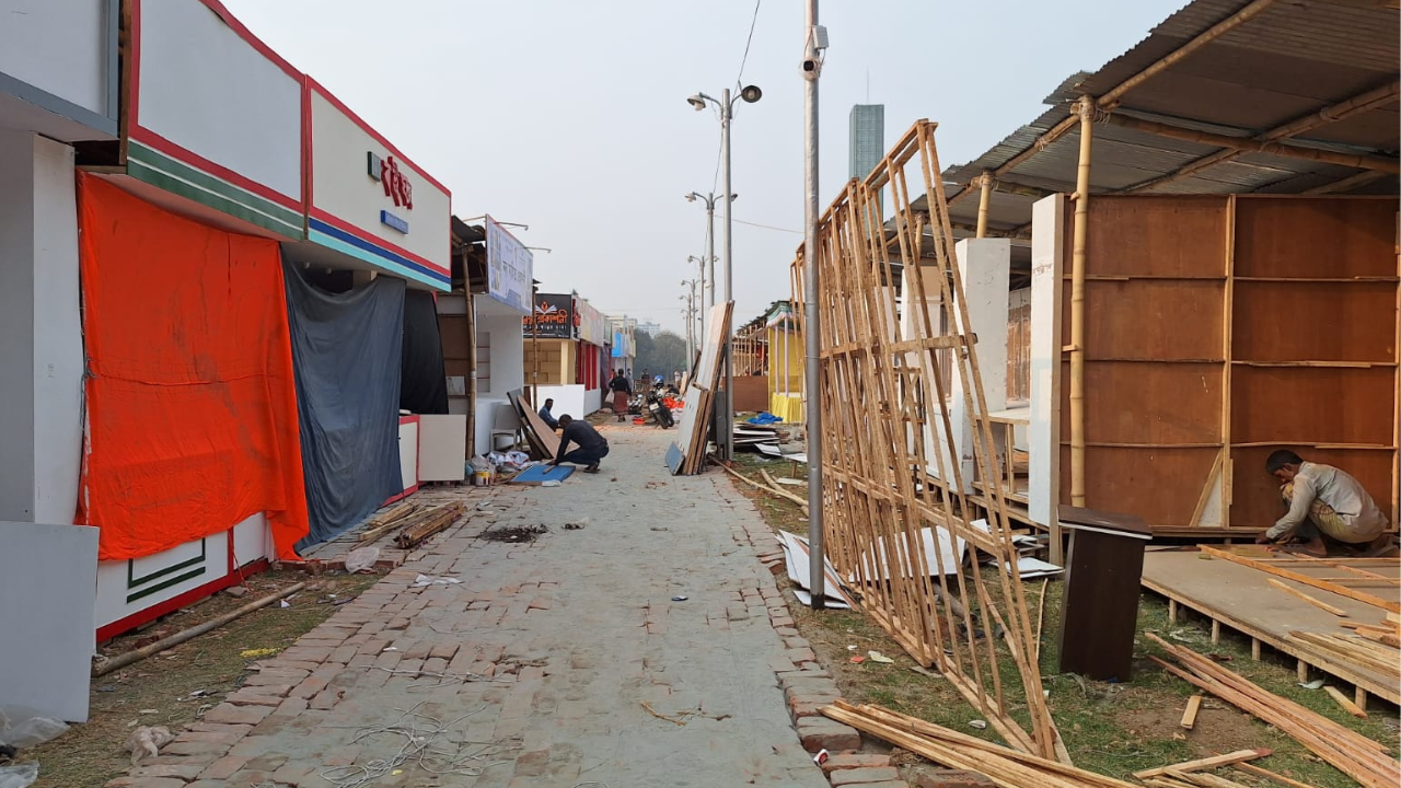 বছর ঘুরে আবার এলো অমর একুশে বইমেলা