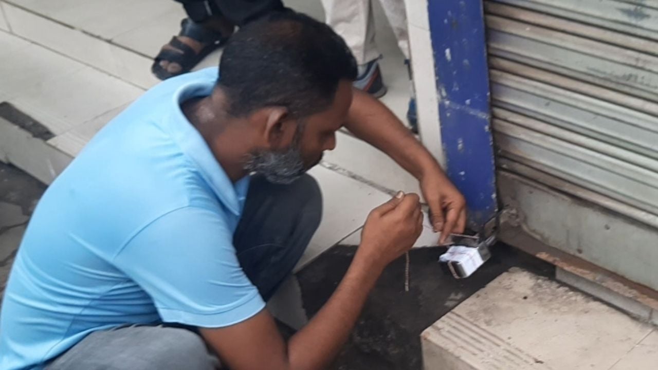 সায়েদাবাদে অবৈধ ১০০ বাস কাউন্টার সিলগালা