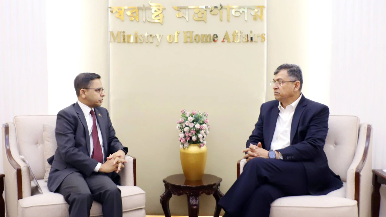 ভারতের হাইকমিশনারকে ভিসা সেন্টার চালুর অনুরোধ স্বরাষ্ট্রমন্ত্রীর