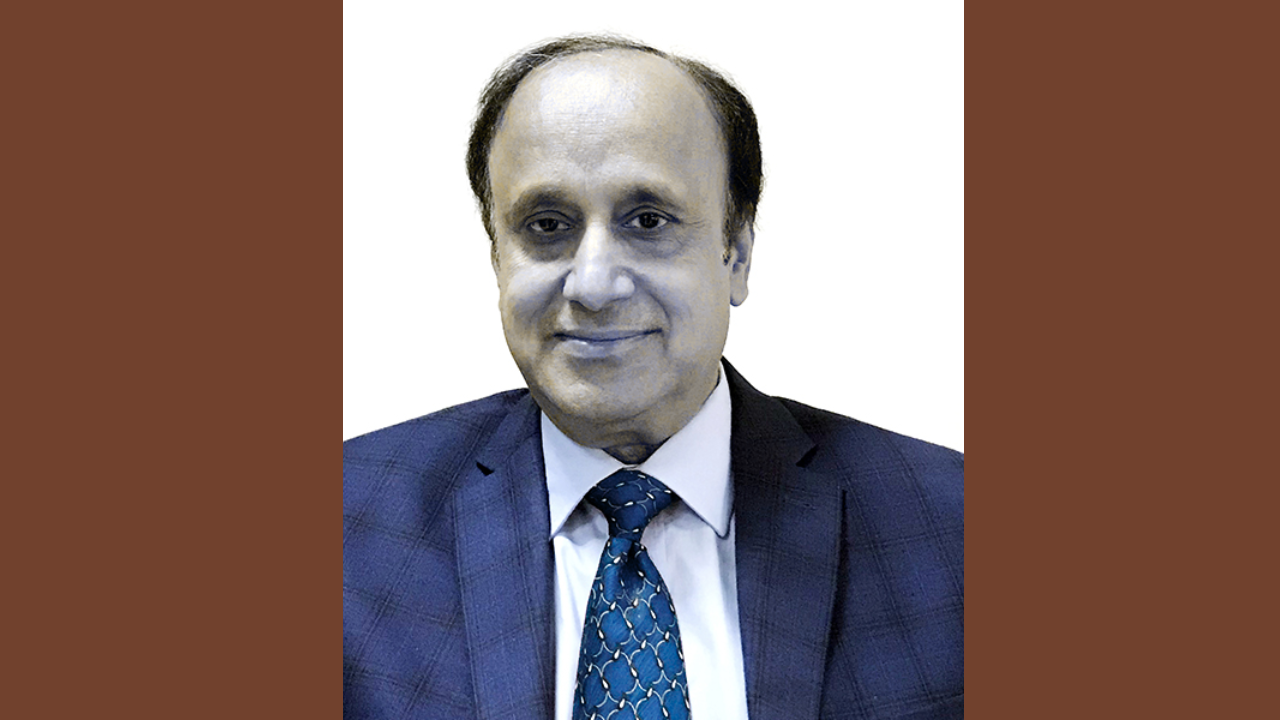 বাংলাদেশ ব্যাংক থেকে সাদিক আহমেদের পদত্যাগ