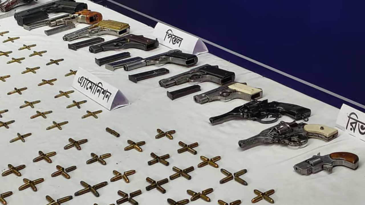 ১১ অস্ত্রসহ গ্রেপ্তার শীর্ষ সন্ত্রাসী দীপু পাঁচ দিনের রিমান্ডে