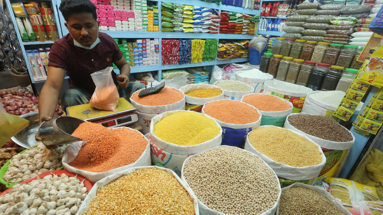 পর্যাপ্ত আমদানির পরেও রমজানের আগে বাড়ছে নিত্যপণ্যের দাম