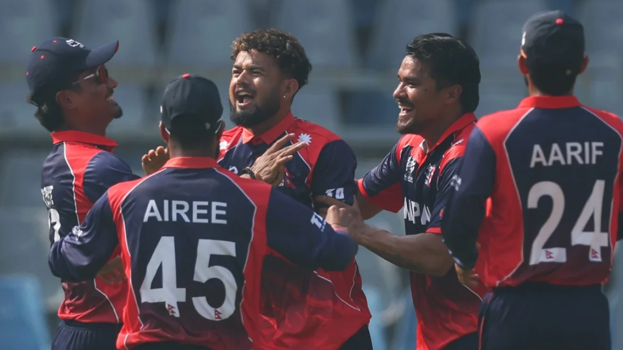 প্রথম বলেই উইকেট নিয়ে যে কীর্তি গড়লেন মাল্লা