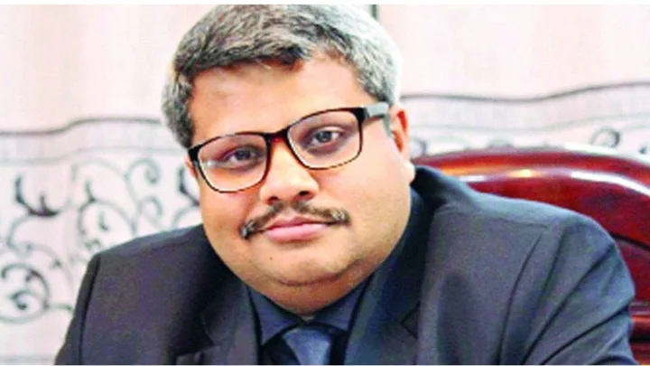 আদালতকক্ষে বসে বিরিয়ানি খেলেন রিজেন্টের সাহেদ