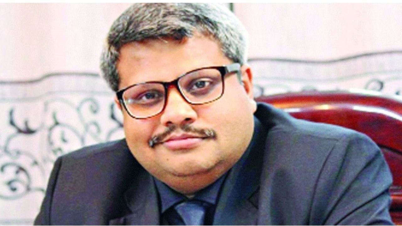আদালতকক্ষে বসে বিরিয়ানি খেলেন রিজেন্টের সাহেদ