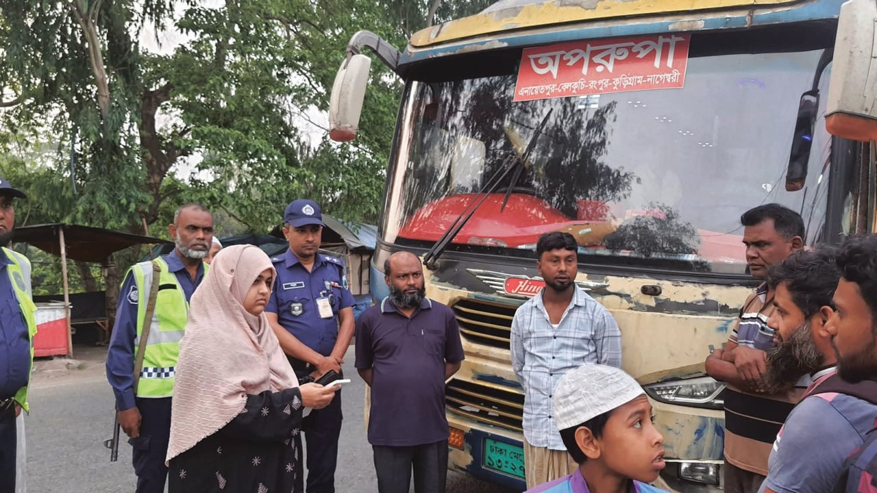 অতিরিক্ত ভাড়া নেওয়ায় বাসের সুপারভাইজারকে জরিমানা