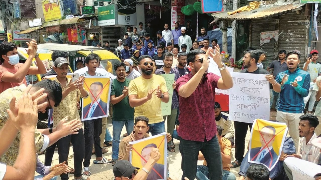 কিশোরগঞ্জে ছাত্রদলের নতুন কমিটি বাতিলের দাবিতে সড়ক অবরোধ