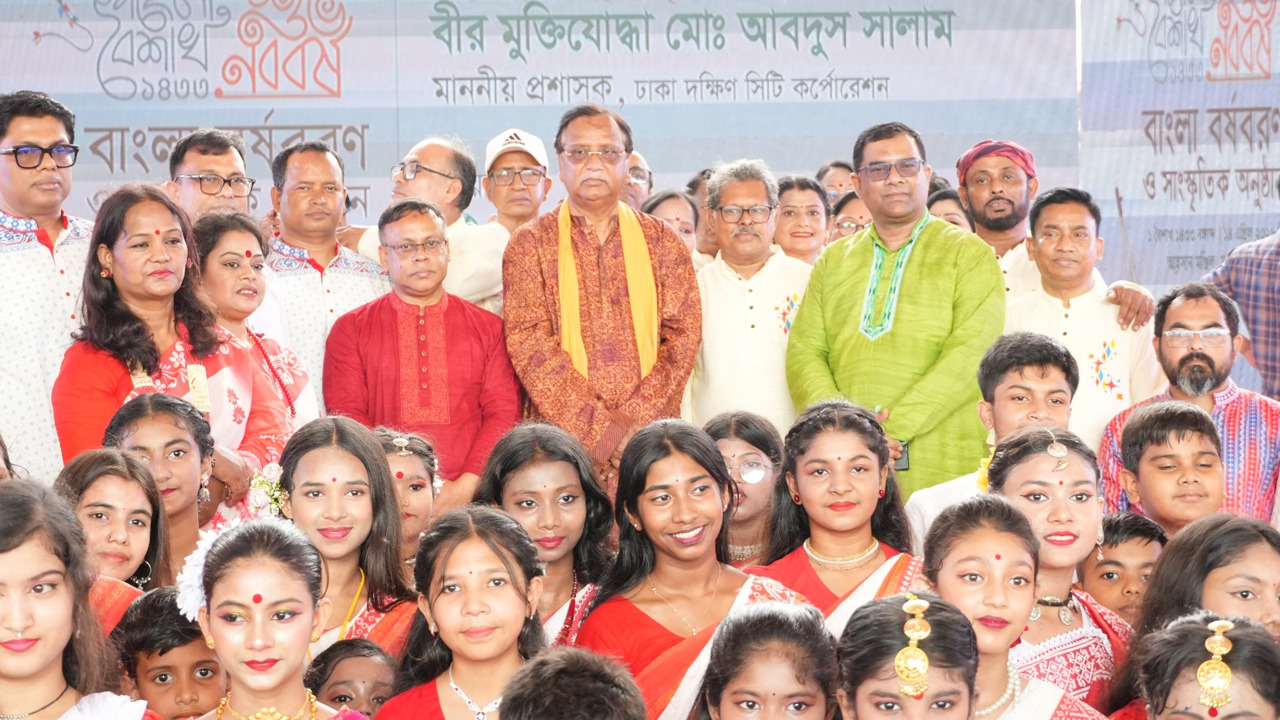 আহসান মঞ্জিলে ডিএসসিসির বর্ণাঢ্য বর্ষবরণ