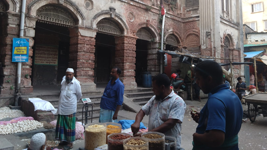 ঐতিহাসিক রূপলাল হাউজ এখন মসলার আড়ত-2