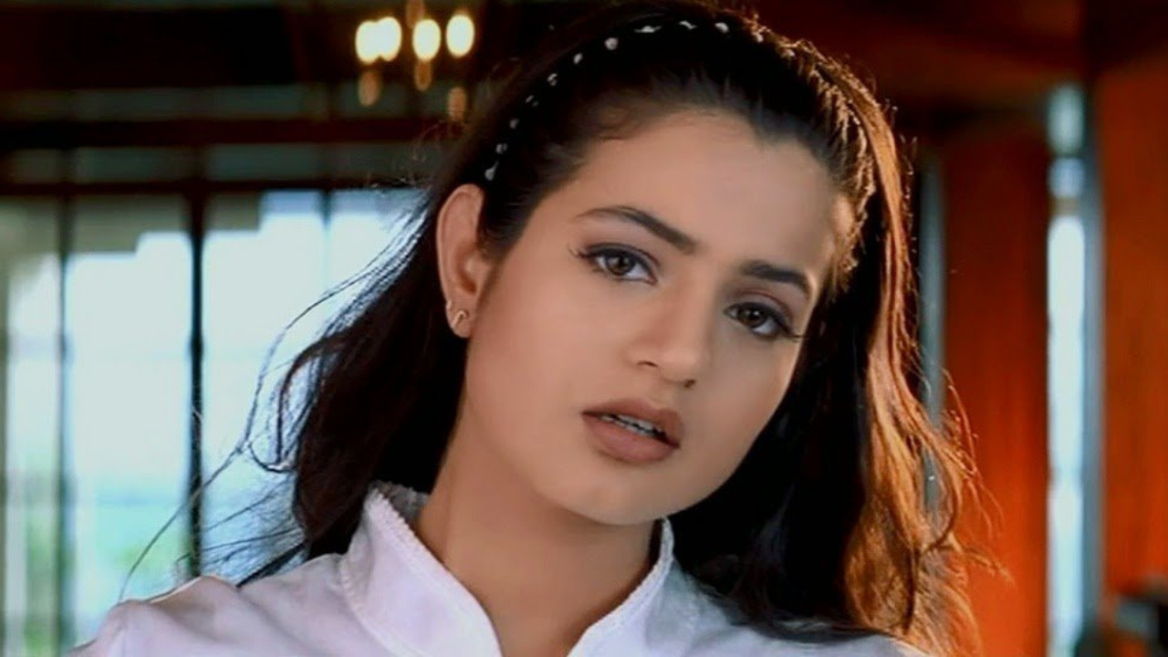 আমিশা প্যাটেলের বিরুদ্ধে গ্রেপ্তারি পরোয়ানা