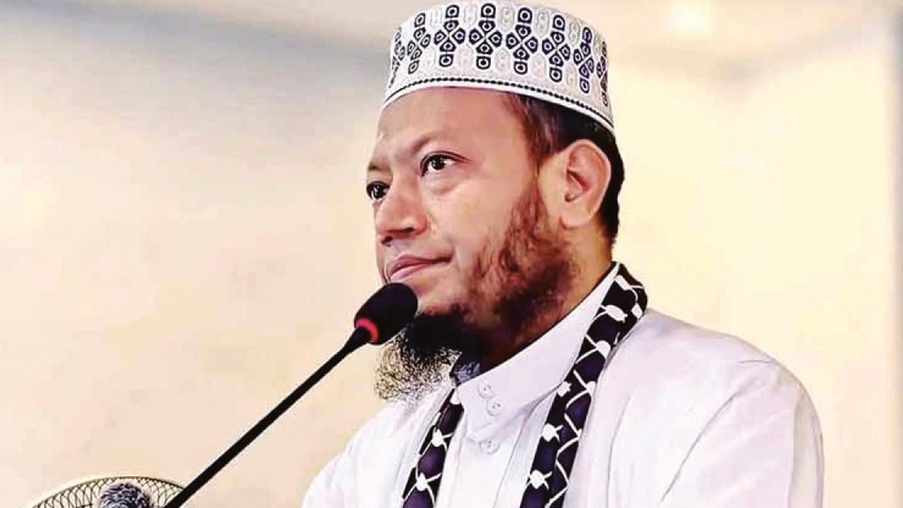 কুষ্টিয়া সরকারি কলেজ পরিদর্শনকালে অবরুদ্ধ আমির হামজা