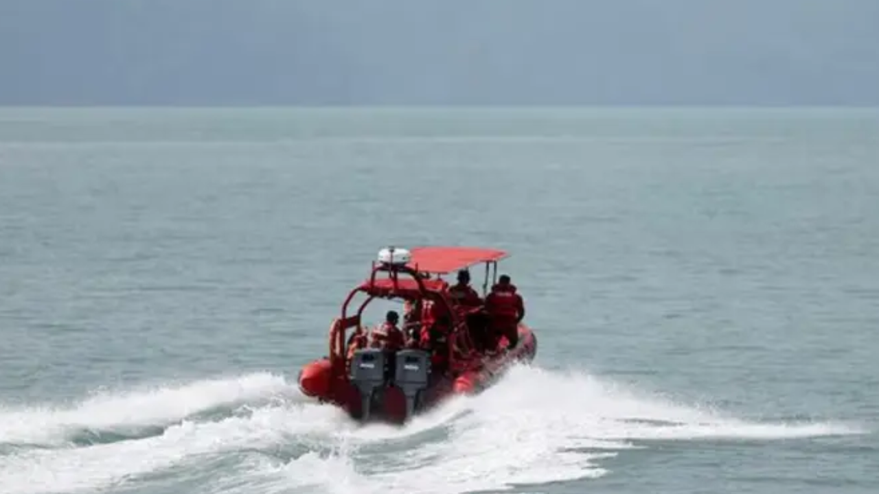 আন্দামান সাগরে নৌকাডুবে বাংলাদেশিসহ ২৫০ যাত্রী নিখোঁজ